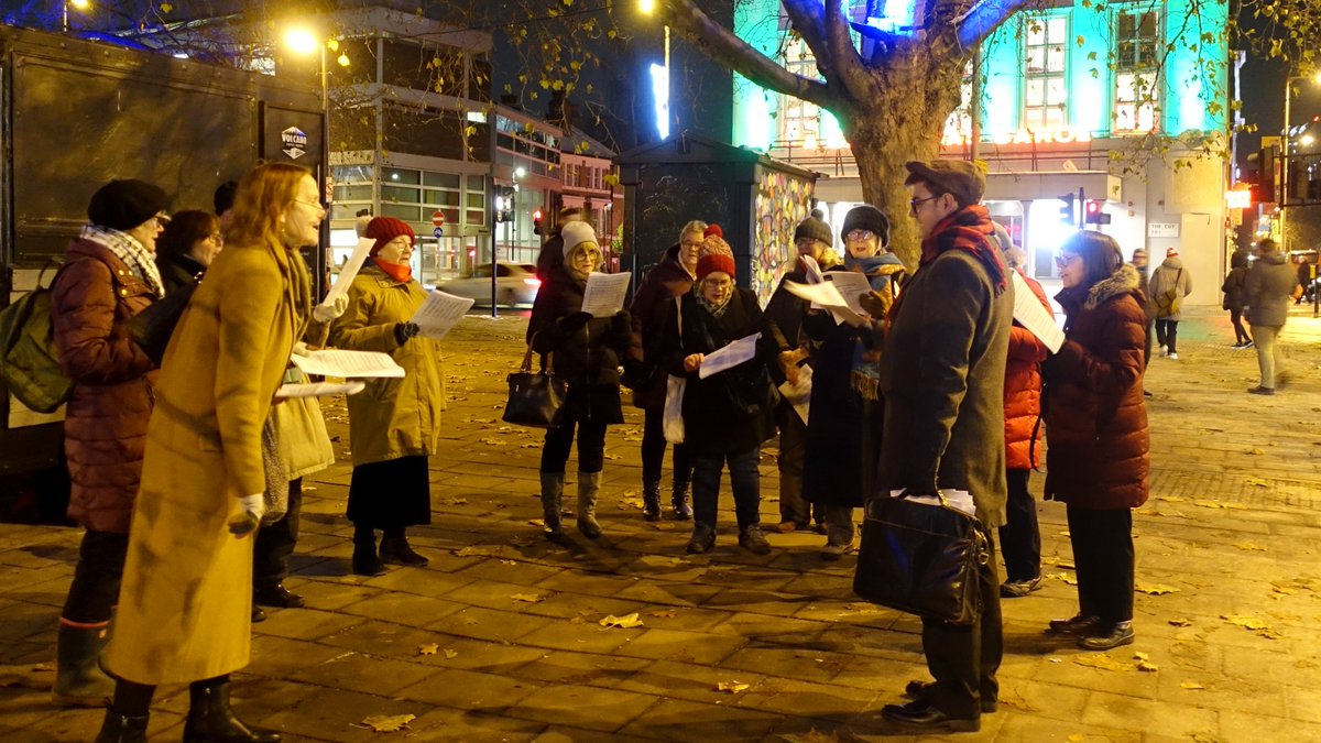 EmmaConsGardens's tweet photo. A big thank you to the Morley Choral Society who braved the cold this week to bring some festive cheer to Emma Cons Gardens!

@morleycollege @konditorcakes https://t.co/0kOmQRA5CS