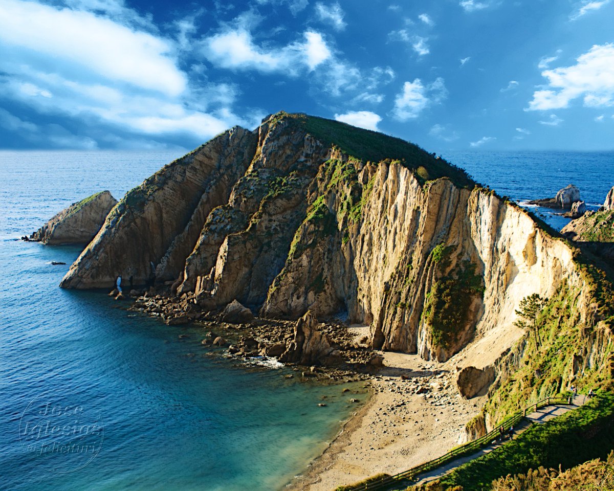 Desde la playa de Gavieiru o del Silencio, Cudillero #Asturias 🙂

#amateurphotos #addicted_to_asturias #landscape #paisaje #naturephotography #photografylovers