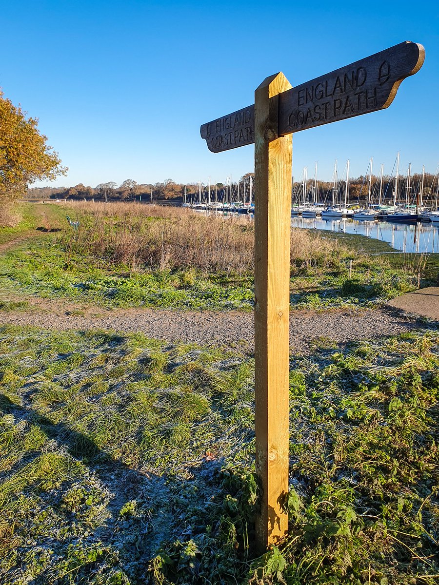 Today's #fingerpostfriday 

The #englandcoastpath alongside Fareham creek, Hampshire. 

#getoutside #walkingisgoodforthesoul