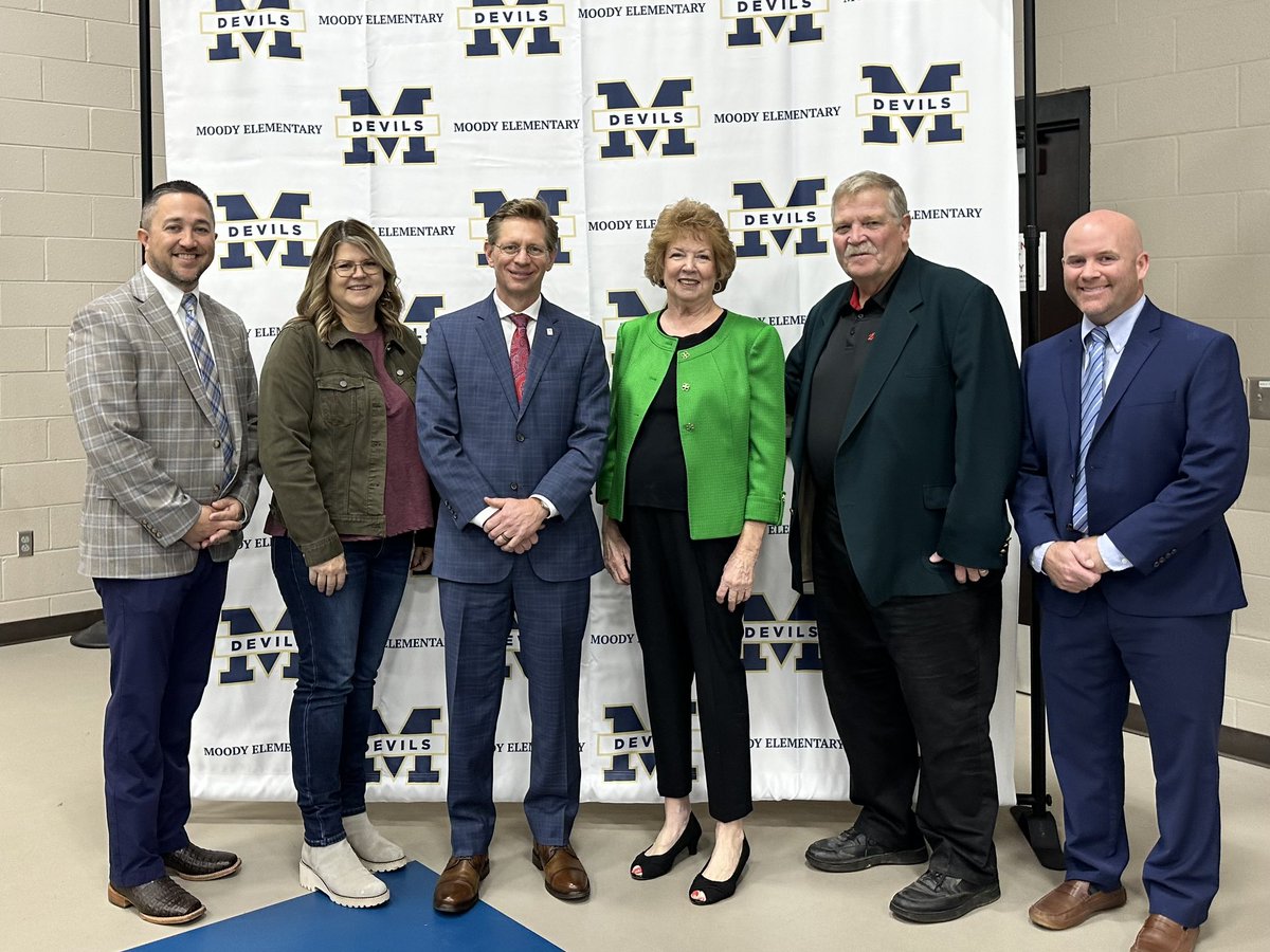 egmackey's tweet photo. Congratulations @moodyelemschool for being named a @NatlBlueRibbon School — enjoyed being part of today’s celebratory luncheon &amp; meeting with educators, administrators, &amp; other staff members, as well as community members who support the school #AlabamaAchieves #ThankALTeachers https://t.co/YQyfp2dZC7