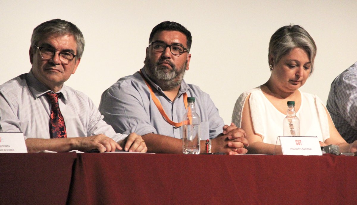 En el cierre del Congreso Consultivo, Social y Político entregamos a los ministros <a href="/jeannette_jara/">Jeannette Jara Román</a> y Mario Marcel, la visión política de la central y las medidas y reformas que necesitamos las y los trabajadores, para  construir una sociedad mas justa y democrática <a href="/Cutchile/">CUT Chile ✍️🗳</a>