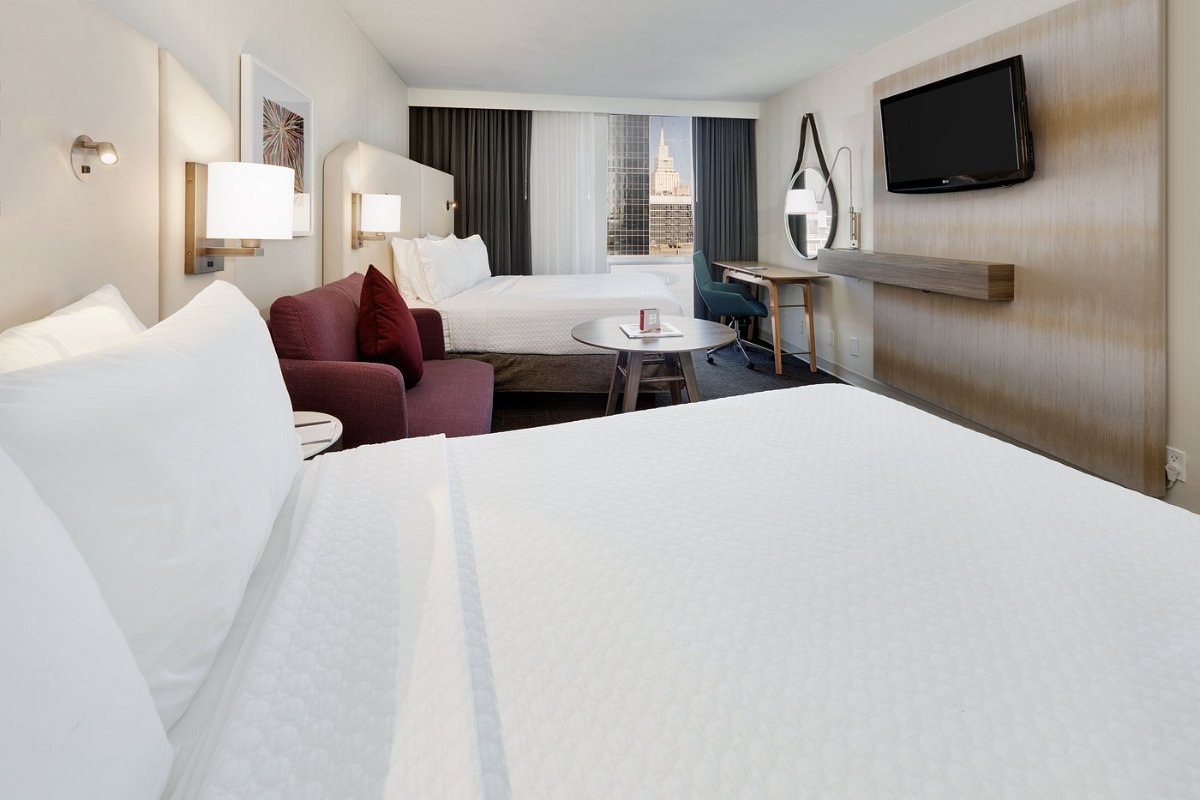 TheCrowneDallas's tweet photo. If your home is getting filled with extended family for the holidays, be sure to book a room with us for some time to get away. https://t.co/l8Ch7CXq9p