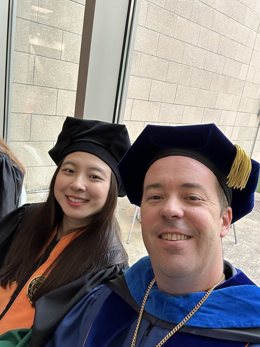 ronsmaldone's tweet photo. Graduation time! w/@WhitneySYOng https://t.co/UJS0FwDp8v