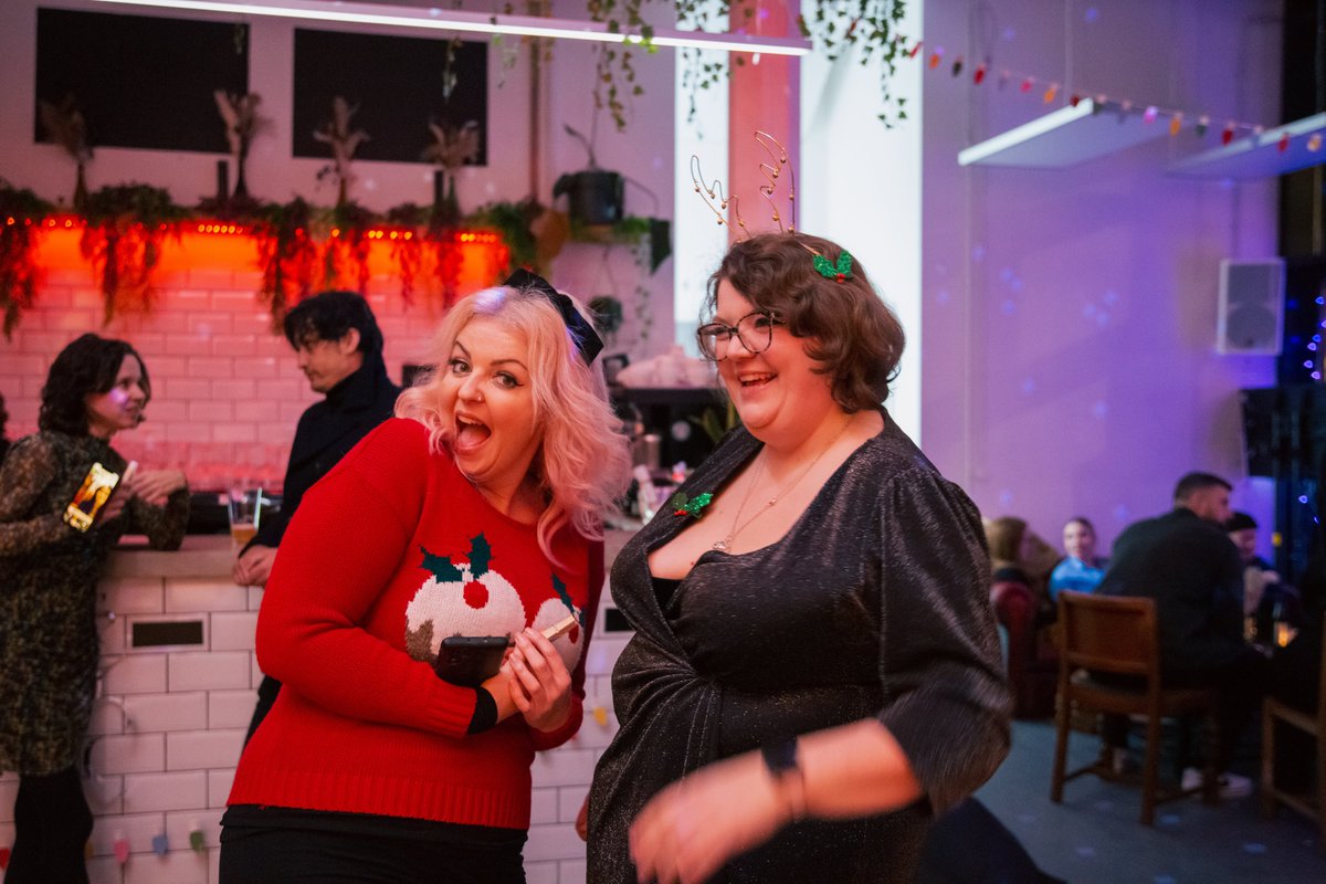 PlugItInHull's tweet photo. Last week we took over the aux cord at @HumberStGallery for @TheRoaringGirls, &amp; we had a camp ole time!💖

As you gear up for the weekend, &amp; party season, here's our set highlights from the night🌟

And yes, Kylie's on there twice - it's Christmas FFS! 🎁

https://t.co/LoTldxeGQp https://t.co/EZyqxkm5oP