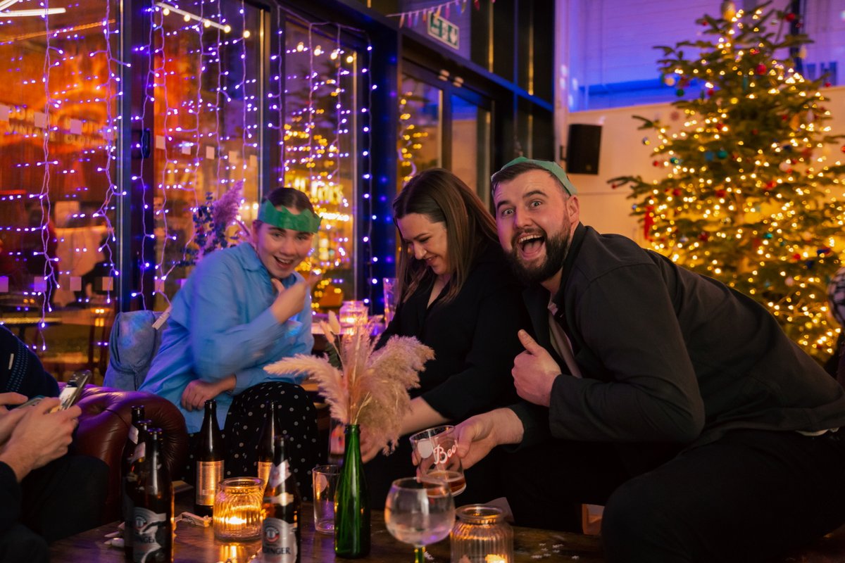 PlugItInHull's tweet photo. Last week we took over the aux cord at @HumberStGallery for @TheRoaringGirls, &amp; we had a camp ole time!💖

As you gear up for the weekend, &amp; party season, here's our set highlights from the night🌟

And yes, Kylie's on there twice - it's Christmas FFS! 🎁

https://t.co/LoTldxeGQp https://t.co/EZyqxkm5oP