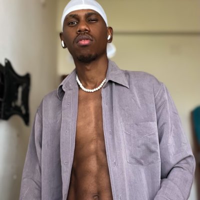 _leroyd's tweet photo. Nigerian vibe but I'm Angolan 🇳🇬🇦🇴

#NovaFotoDePerfil #viraltweets https://t.co/lALeZUaa9U
