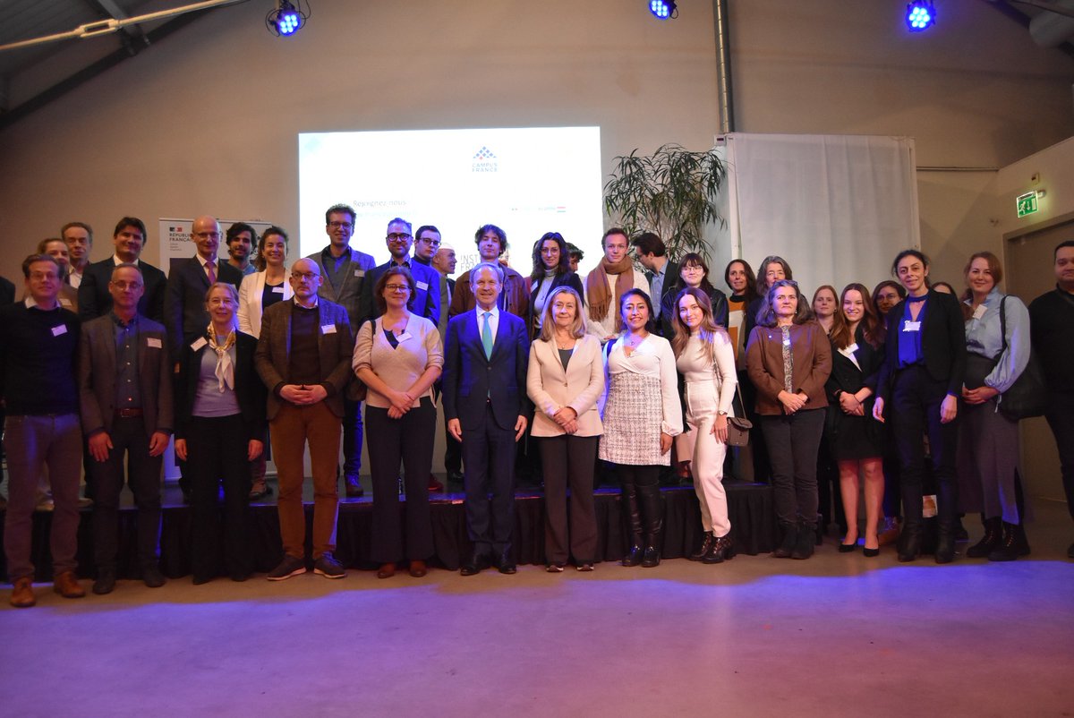 In aanwezigheid van onze partners <a href="/CampusFrance/">Campus France</a>, Fondation Prix de Paris, <a href="/platformfrans/">Platform Frans</a>, <a href="/ReseauFRNL/">FRNL</a>, stichting Francosciences en van senator <a href="/HConwayMouret/">Hélène Conway-Mouret</a>, ik de eer om vandaag in Amsterdam het netwerk #FranceAlumni Nederland te lanceren. Word lid van onze familie!