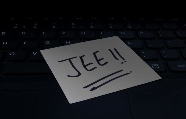 ndtveducation's tweet photo. #JEEMain2023 Trends; Aspirants Want January Session Be Deferred, Says It Clashes With Boards #jeemainsinapril #JEEMains 
Read More: https://t.co/xFTK0pdqWn https://t.co/CBEXRAGzkM