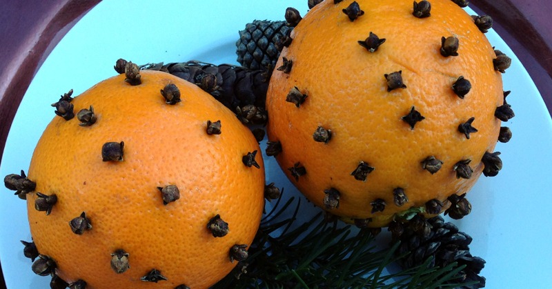 Festive Clove Studded Oranges Craft mamalikesthis.com/clove-studded-…