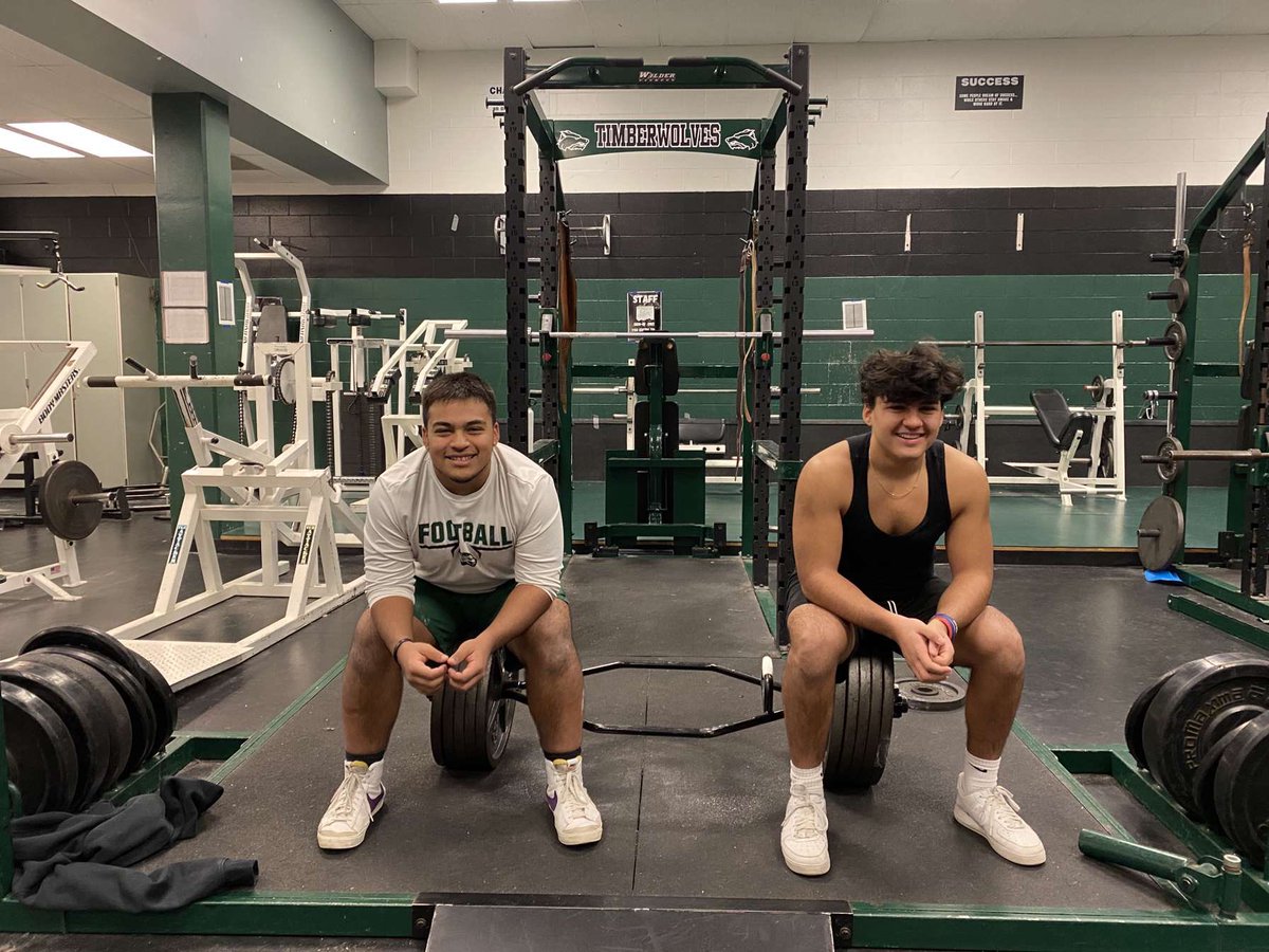 Hit new PR’s to end off the year. 260 Bench, 385 Squat, 500 Deadlift at 190 BW. Always looking to improve.