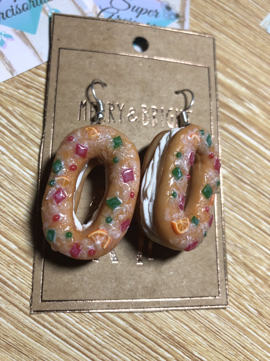 ¡🎄Sorteito navideño🎄!
Un par de pendientes de roscones para ir acorde al día de Reyes.
Solo tienes que seguir esta cuenta y hacer retuit a esta publicación para entrar en el sorteo.
Acaba el 31.12.2022 a las 23:59.
¡Suerte y felices fiestas!