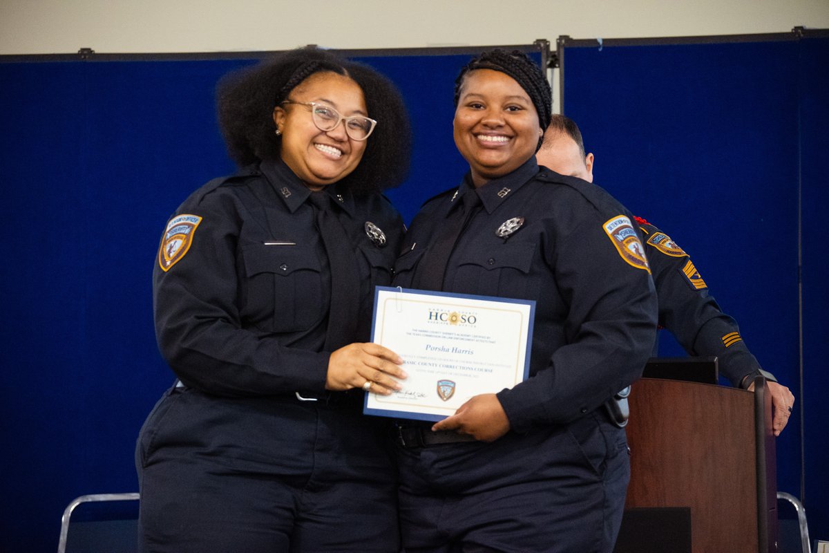 HCSOTexas's tweet photo. Congratulations to our new Detention Officers on their graduation! Anything can be accomplished with dedication and persistence.
 
If you want to join our team, visit https://t.co/qb7nvdwcAN or call 713-877-5250. https://t.co/WY90I6DwPd
