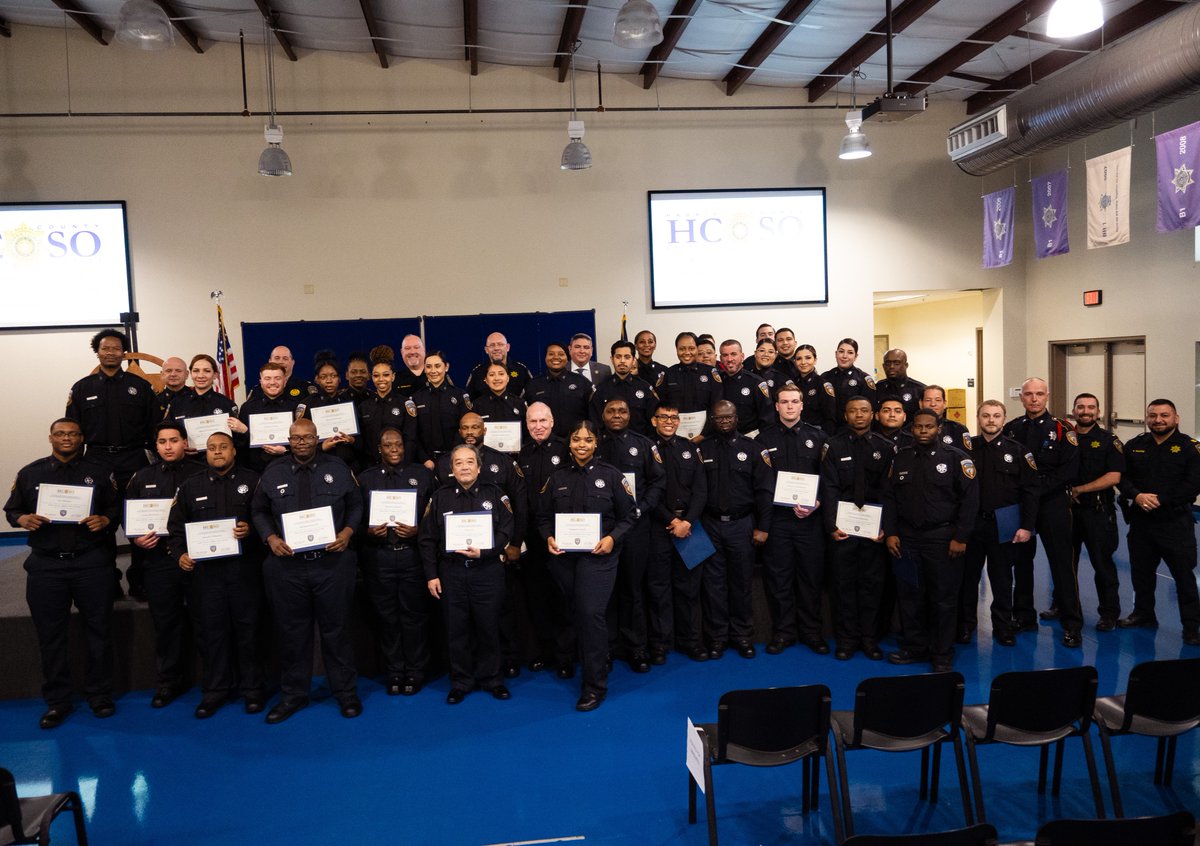 HCSOTexas's tweet photo. Congratulations to our new Detention Officers on their graduation! Anything can be accomplished with dedication and persistence.
 
If you want to join our team, visit https://t.co/qb7nvdwcAN or call 713-877-5250. https://t.co/WY90I6DwPd