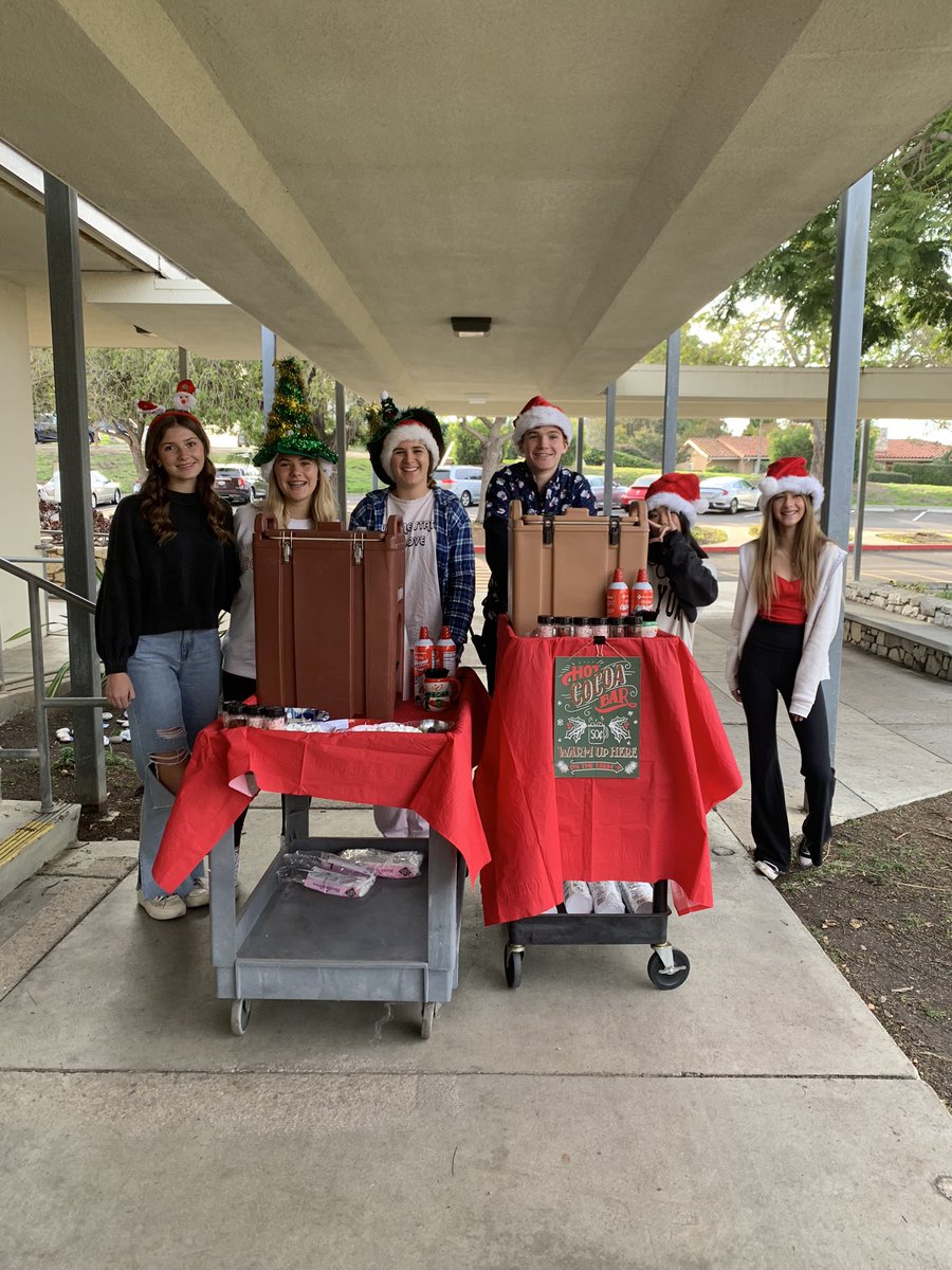 Principal_PVIS's tweet photo. @pvis_seakings #ASB #Leadership students serving hot chocolate to the #PVIS staff this holiday morning #FriYay 🔱⚫️🔴 https://t.co/vPYdSfdWYj