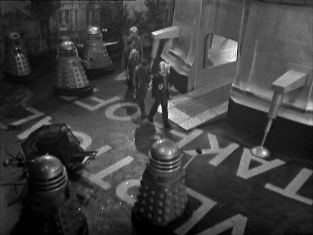 Hartnell has a great ep 2 (even with all “techspeak”) - love how he treats Craddock “Hold that & shut up will you”. I love the doomy story of the invasion. 
I hate Martin’s habit of ruining the illusion. He uses high shots but they ruin the illusion of depth that designer  -