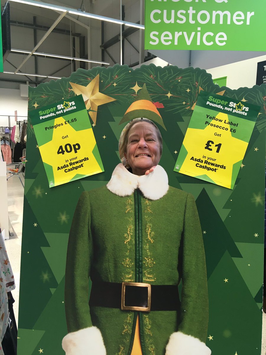 megatorr88's tweet photo. Santa?! I know him!! #FunWithMum #AsdaChristmas2022 https://t.co/5tlhiHFTnB