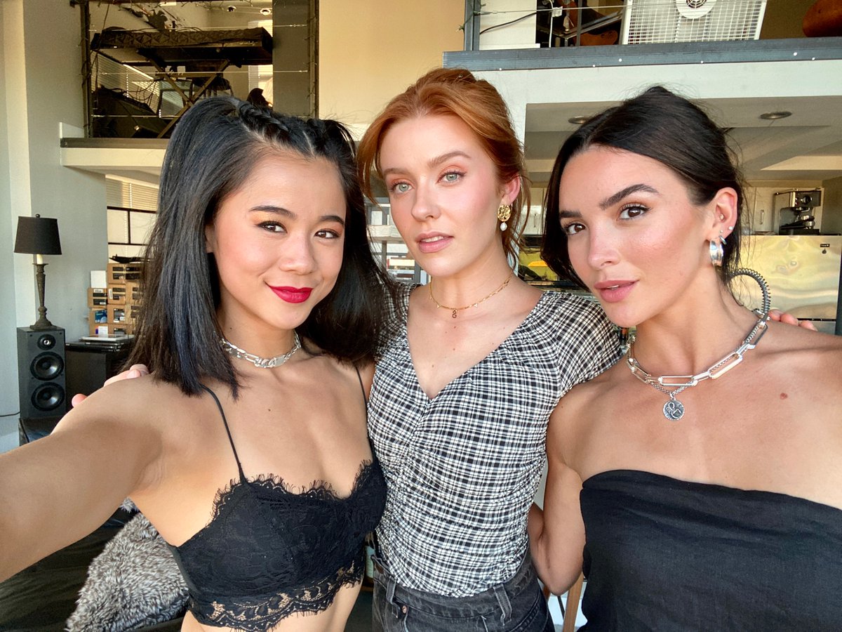 leahmlewis's tweet photo. As we’ve grown together as women the last couple years, I hope you’ve also grown with us. ❤️ 

I’ll miss shooting with these girly pops.  

@cw_nancydrew #S4 https://t.co/1MtpnYLeby