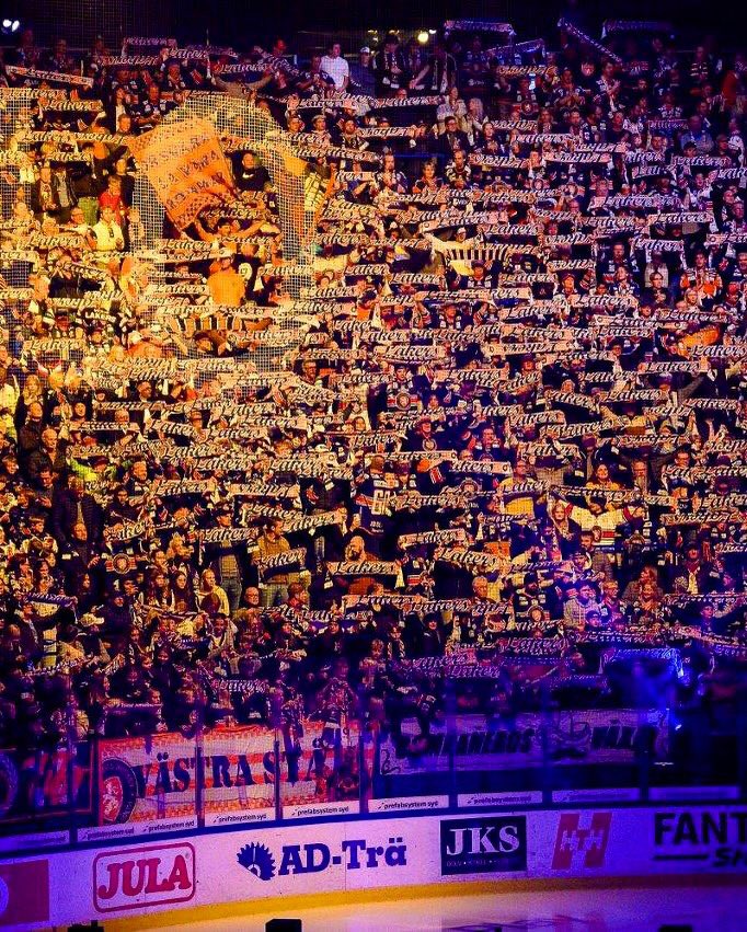 VLHlive's tweet photo. LAPP PÅ LUCKAN 🙌🏻
Morgondagens Smålandsderby är slutsålt 🔥

Vi ses imorgon i Vida Arena 🧡

#vaxjolakers #shl #hockey https://t.co/dHi6nQJGVh