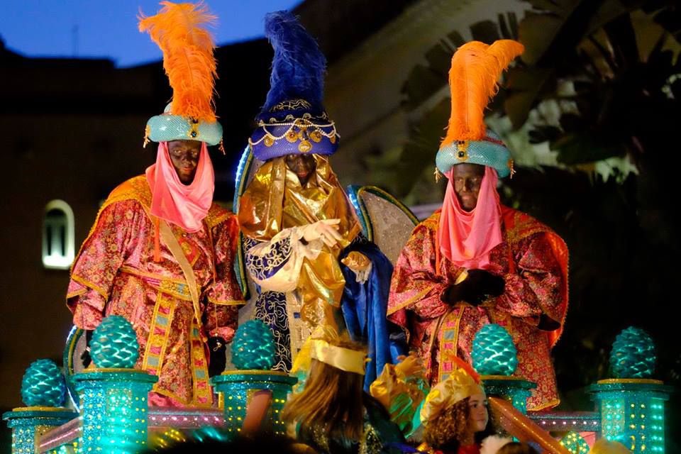 Agradezco el reconocimiento con motivo del centenario de cabalgata de reyes <a href="/malaga/">Ciudad de Málaga</a>. Aquel 5 de enero de 2017 fue un día inolvidable encarnando al Rey Baltasar, acompañado de pajes <a href="/SeBrenes/">Sergio Brenes ❤️💛❤️</a> y <a href="/RubenViruel/">Rubén</a>. Sentirte mago y hacer felices a niños/as es una experiencia inigualable