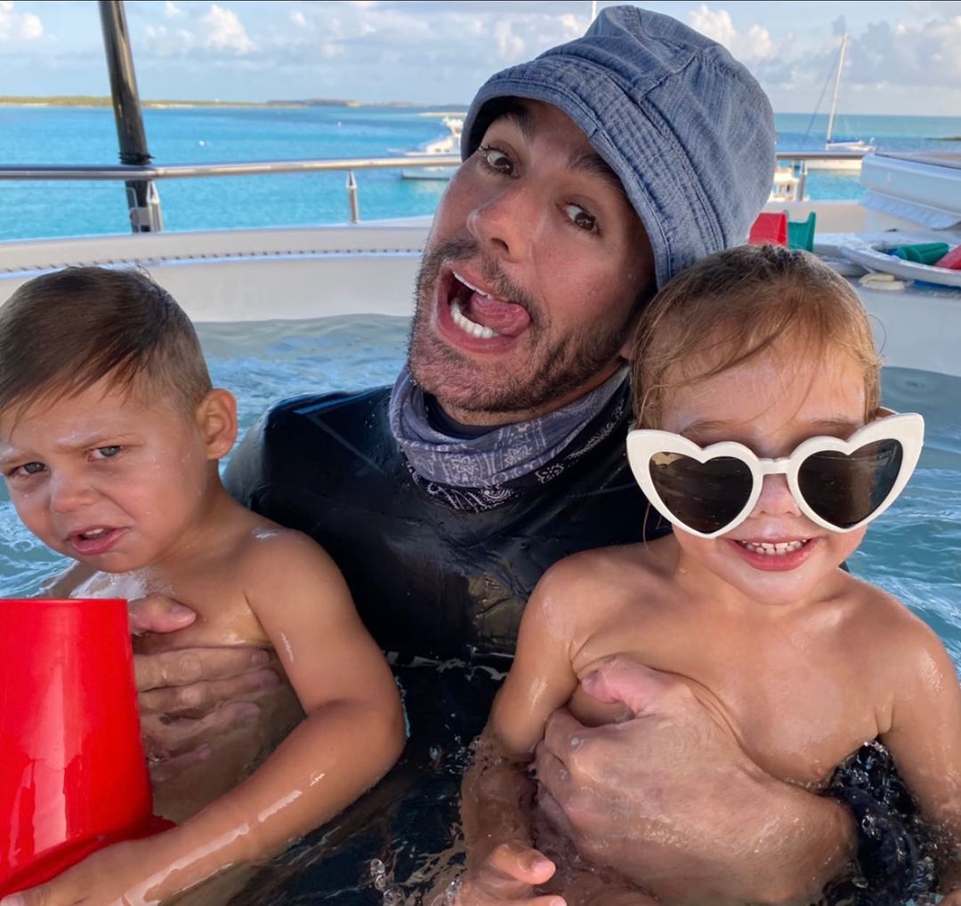 EiHonduras's tweet photo. Happy Birthday Lucy and Nicholas!
@enriqueiglesias @annakournikova https://t.co/4wwAXvXP3Z