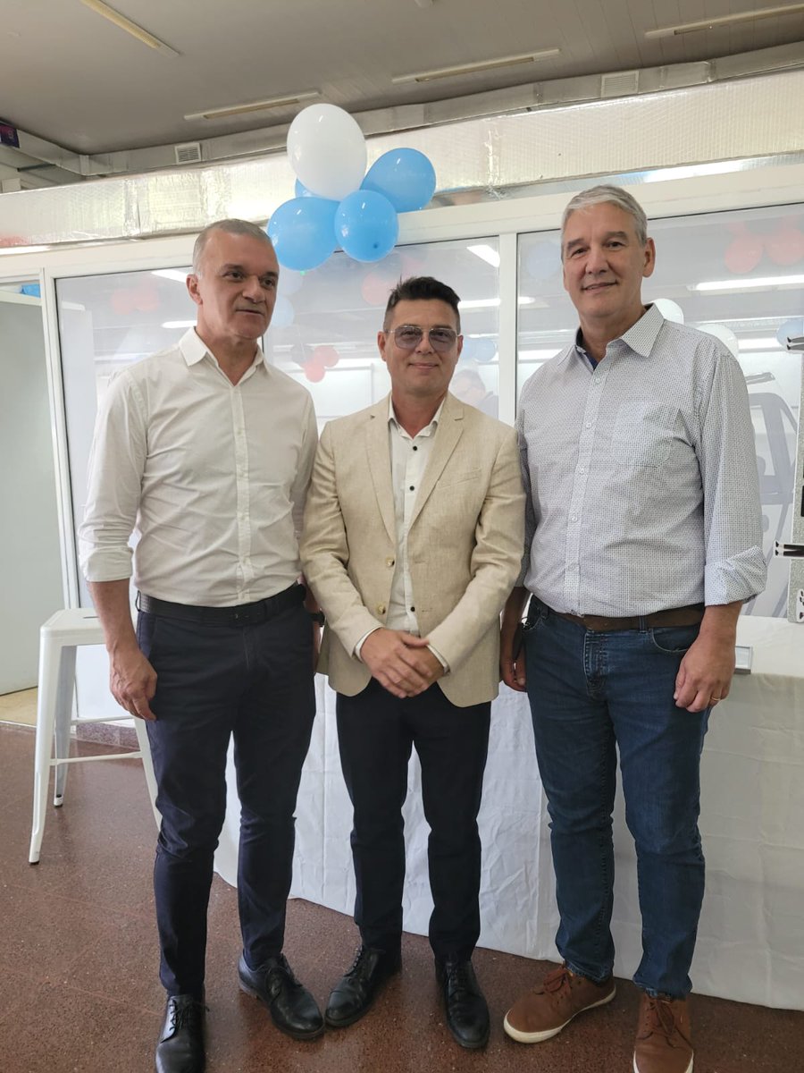 faniotargentina's tweet photo. 🥳En Nuestro Tercer Aniversario,Un Reconocimiento Especial a la tractoria de todos los Administrativos, Tecnicos+Ingenieros,que hacen posible #FANIOT. Gracias Autoridades @mrmartingonzalo @miguel_sedoff @Arce_Carlos_ @DecutRojas @aguilarclaudiok 👏
Prensa: https://t.co/yst2htaQLk https://t.co/KoLQJfXQKX