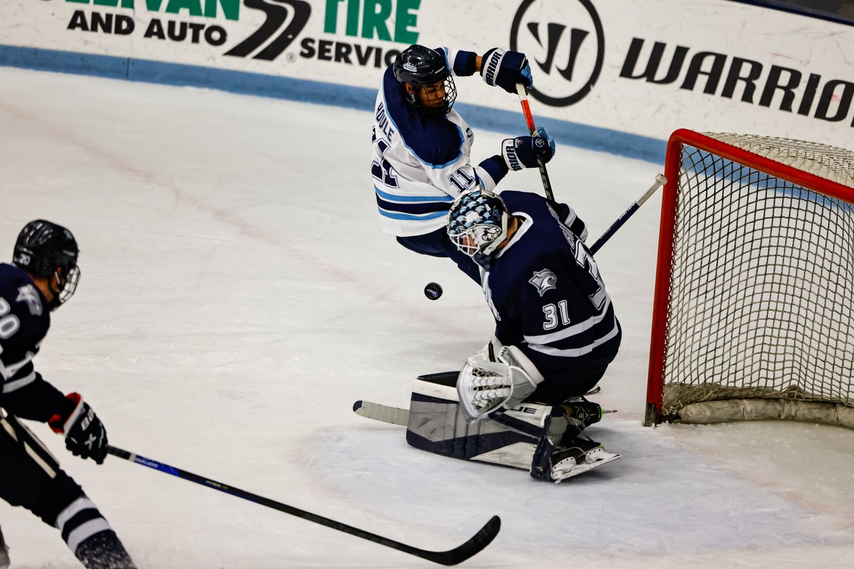 Happy National Ugly Sweater Day <a href="/UNHMHOCKEY/">UNH Men's Hockey</a>! 💙

#BlackBearNation