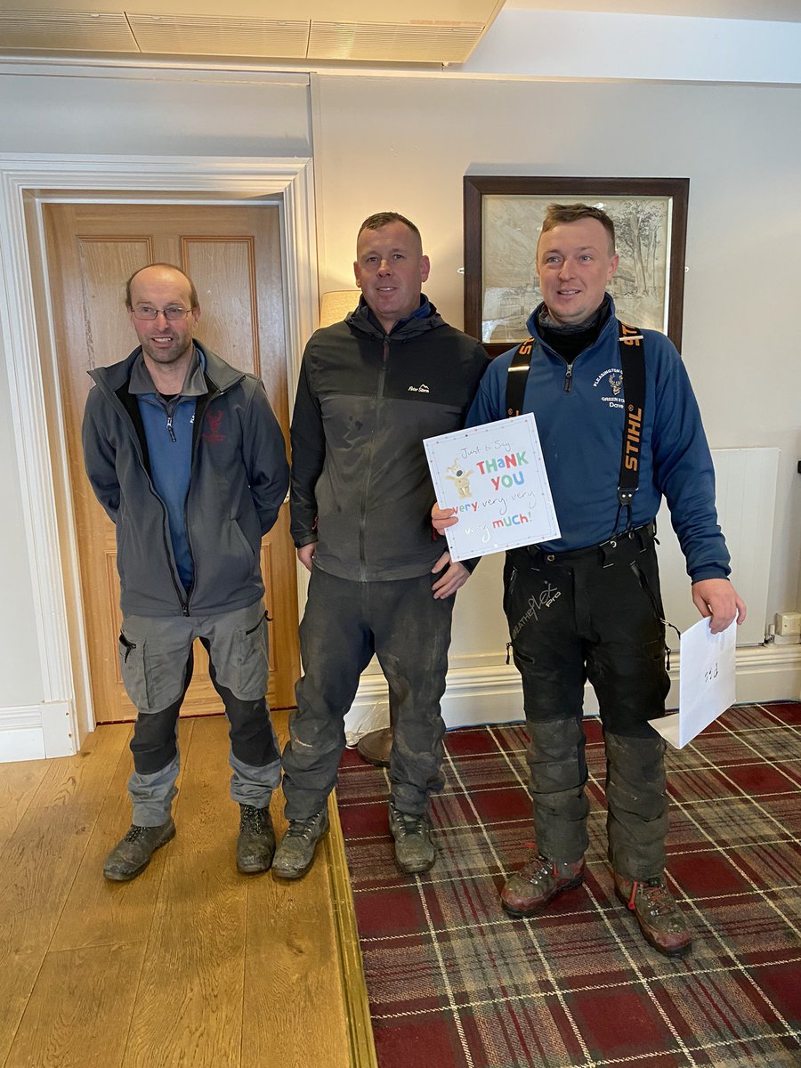 <a href="/pgcgolf/">Pleasington Greens Team</a> <a href="/PleasingtonGolf/">Pleasington GolfClub</a>  members of the club had a collection for the Greens team to show their appreciation for their hard work dedication in all weathers throughout the year. Thank you, have a great a great Christmas 🏌️🍺👍🏻 #G2G #TeamPGC