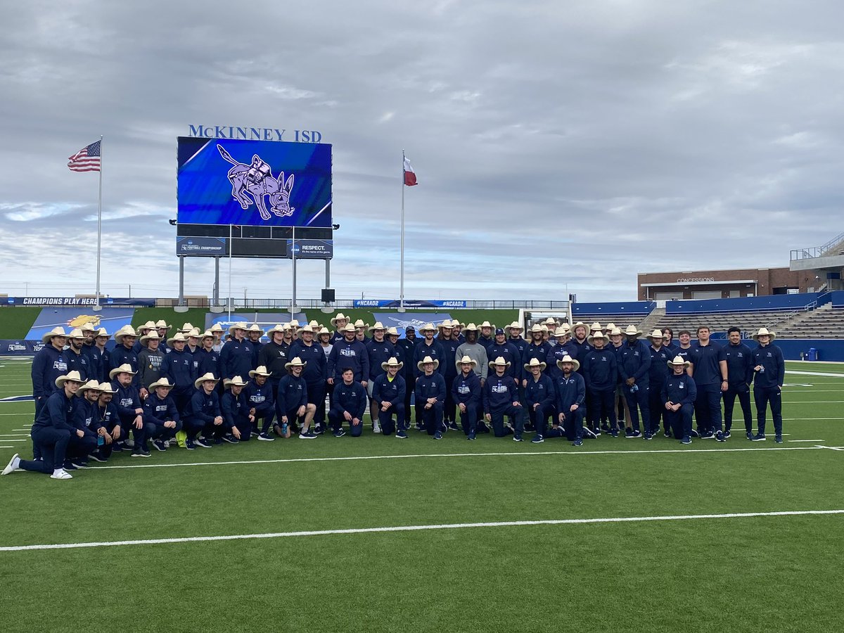 Walk-Through day before the #D2FB National Championship‼️

<a href="/MinesFootball/">Mines Football</a> has arrived in style! 🤠