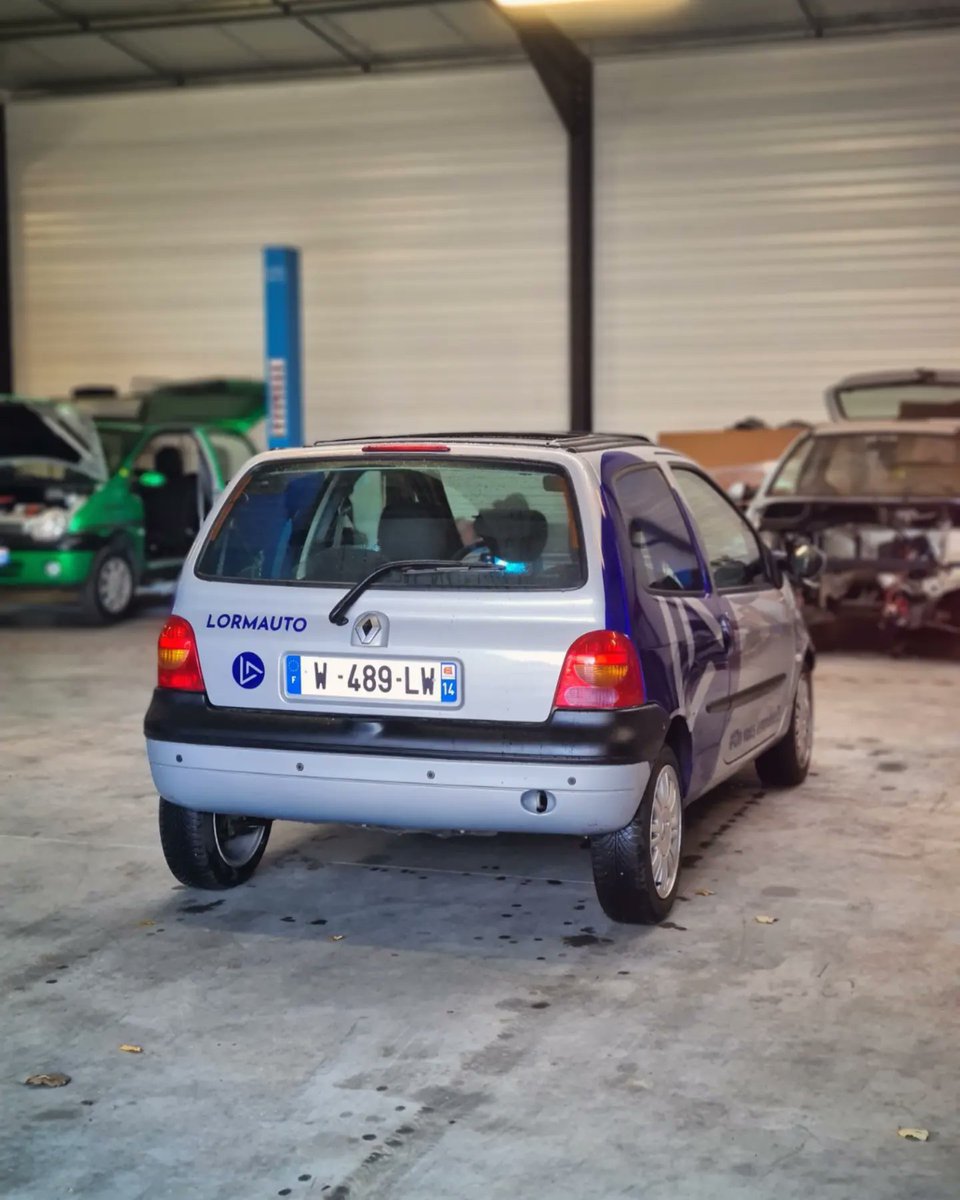 julienrosburger's tweet photo. Une Twingo comme neuve⚡Prête pour les #ZFE &amp; 100€/mois ! La voiture pour tous, c'est possible ! Nous avons passé une journée chez #Lormauto pour vous faire ce mini doc' maintenant disponible sur YouTube ➡ #POA https://t.co/R5XZOFfO6O