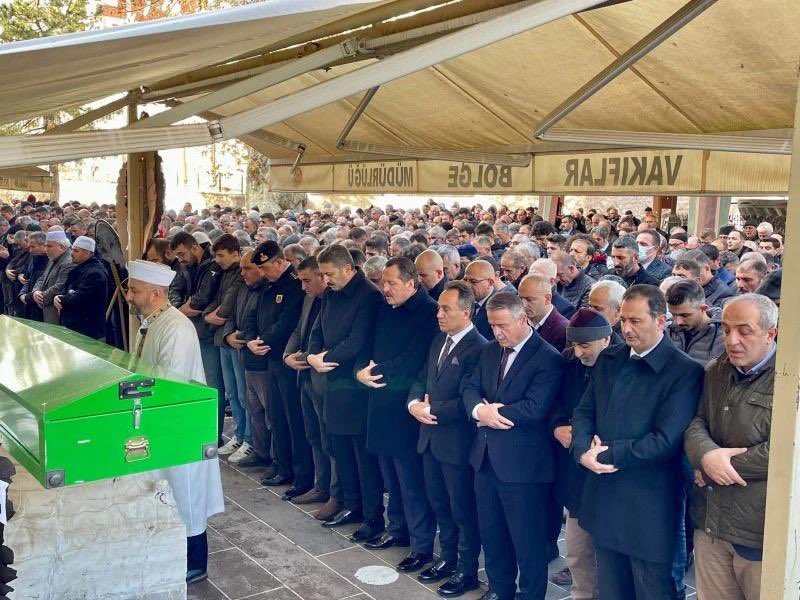 EgitimBirSen's tweet photo. Eğitim-Bir-Sen Tokat 1 No’lu Şube Başkanımız @sabanceylan60’ın kardeşi Hakan Ceylan rahmet-i rahman’a uğurlandı.

Genel Başkanımız @_aliyalcin_ ve Genel Başkan Yardımcılarımız Şaban Ceylan’a taziye ziyaretinde bulundu.

Başkanımıza, ailesine ve tüm yakınlarına başsağlığı dileriz. https://t.co/kFGTUaYak5