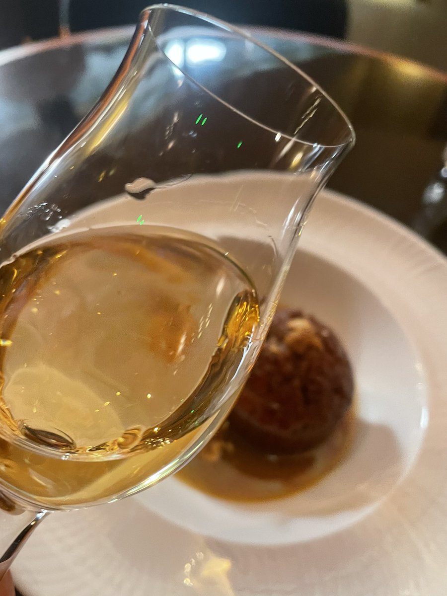 Great solo lunch today at Big Mike’s <a href="/MichaelsCoDub/">Gaz</a> in Blackrock and lemme tell you, this place is legit. An unbelievably good striploin steak followed by easily the best sticky toffee I’ve ever had (that <a href="/jules_mahon/">Jules Mahon</a> made me have a glass of Sautèrnes with). Definitely eat here.