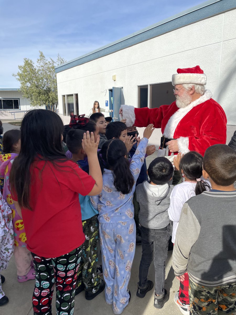 Look who is visiting ⁦@Columbia_VVUSD⁩ I swear we have been good! ⁦@mark_lenoir⁩ ⁦@misschristi25⁩ ⁦@CitraSchwabe⁩ Merry Christmas Everyone!