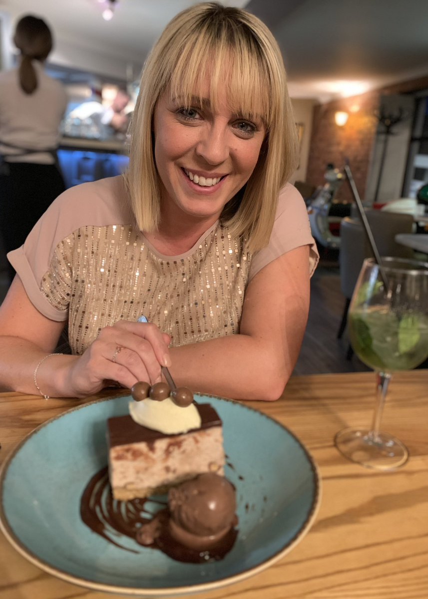 garetheve's tweet image. This is an open invitation to @BBCBreakfast @NickyAACampbell @thismorning @theJeremyVine @TVNaga01 @susannareid100
@Emmabarnett
@campbellclaret 

Let me tell you what happened to my beautiful wife Lisa after she took the AZ CoVid-19 vax.

It really is in the public interest