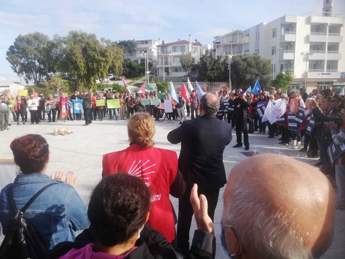 DatcaDemokrasi's tweet image. … bitmedi daha sürüyor o kavga
ve sürecek
yeryüzü aşkın yüzü oluncaya dek!
Bugün tüm antidemokratik uygulamalara, seçmen iradesinin gaspına karşı çıkmak için meydandaydık!
#EkremİmamoğluYalnızDeğildir!
Herkes için Adalet Herkes İçin Demokrasi