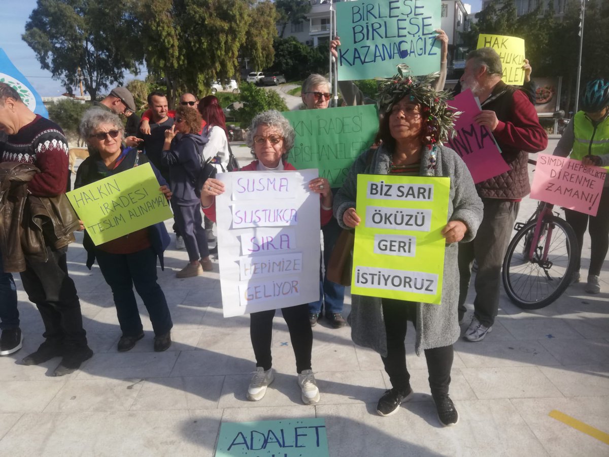 DatcaDemokrasi's tweet image. … bitmedi daha sürüyor o kavga
ve sürecek
yeryüzü aşkın yüzü oluncaya dek!
Bugün tüm antidemokratik uygulamalara, seçmen iradesinin gaspına karşı çıkmak için meydandaydık!
#EkremİmamoğluYalnızDeğildir!
Herkes için Adalet Herkes İçin Demokrasi