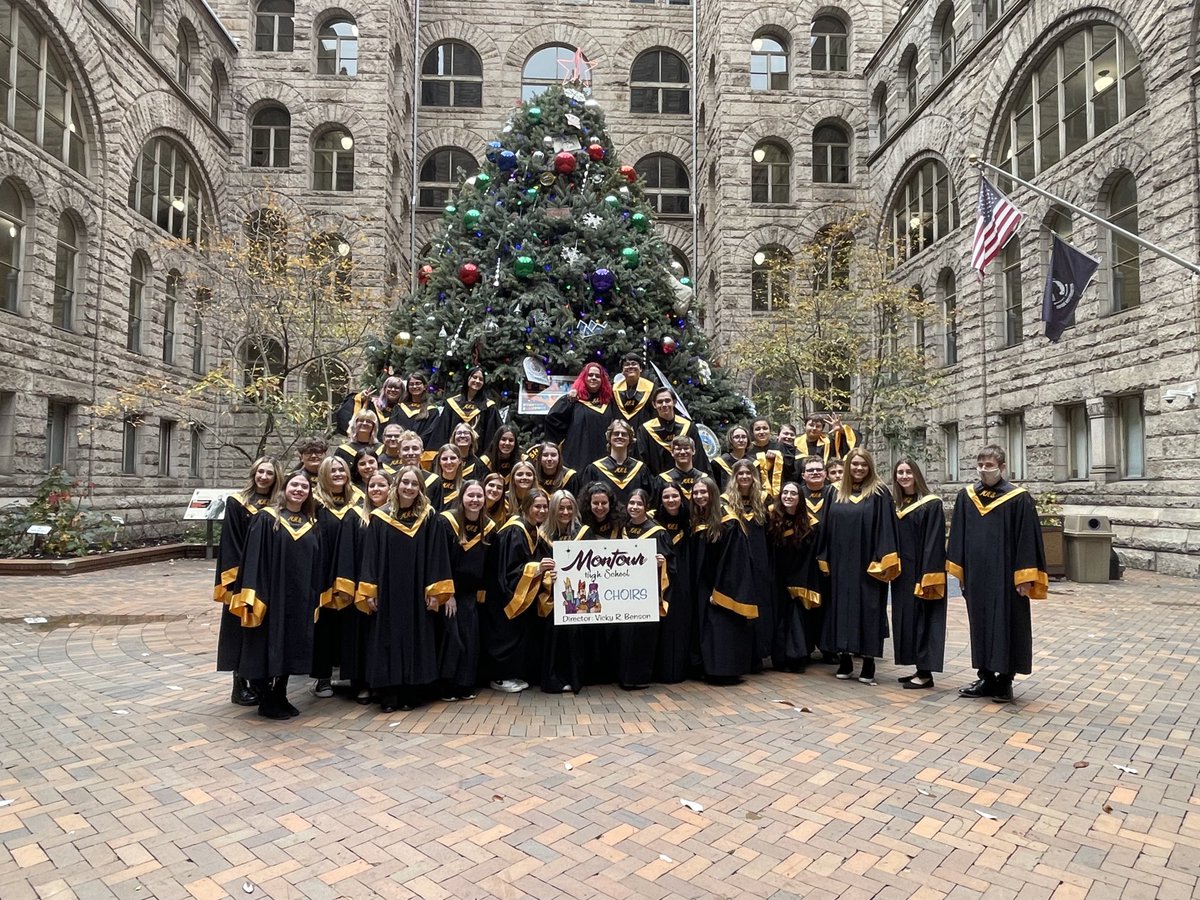 Another performance done! One of my favorite places to perform #happyholidays ⁦<a href="/MontourHSChoirs/">Montour HS Music</a>⁩ ⁦<a href="/Allegheny_Co/">Allegheny County</a>⁩