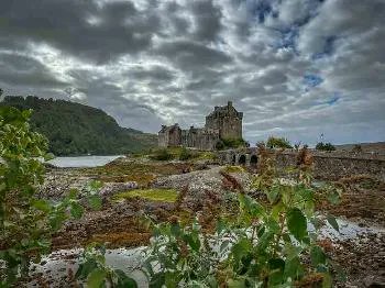 9 sleeps to Xmas. Hope you're on Santa's nice list. Make this the most conscious Xmas ever - easy on the planet, your pocket, avoid waste &amp; spend sensibly. Gift a run race experience on the stunning Isle of Skye skye-events.co.uk 
📸John Alexander Howie
📸En Verden Af Rejse