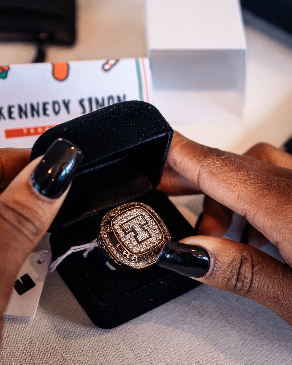 TexasTFXC's tweet photo. Merry early Christmas to us 🥶💍 https://t.co/PqWTlJHkGB