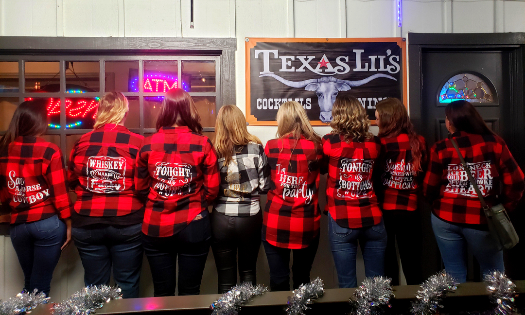 All the jingle ladies 🥂Christmas countdown has officially started 🤶 Looking forward to celebrating, join Lil's!
🥂Happy Hour 3-6pm
​​​​​​🎄 Wonderland here in Old Town
🎤 Karaoke Friday &amp; Saturday 8pm ​​​​​​​​
🎁 Gift Card Promo ends soon