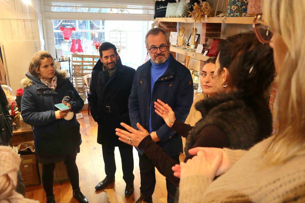 MarieLebec78's tweet photo. Ravie d'avoir présenté les associations Createurs78 et Les Ateliers de la Boucle au Président de la #CMA78.
De riches échanges sur les regroupements d'artisans au sein d'une boutique comme à #Marlyleroi et #Chatou. De belles initiatives pour mettre en avant le Fait en #Yvelines! https://t.co/M8aiEUOR0r
