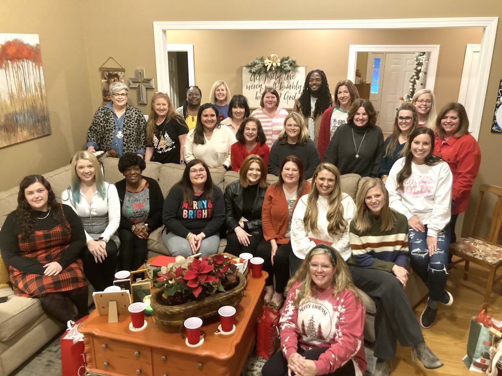 Cassie_Lou7's tweet photo. Wishing everyone a very Merry Christmas from Pope School!🎄 This week has been so much fun with the pajama parade, Christmas parties, and the secret Santa reveal! I’m so thankful to get to be apart of it all!❤️ #WeArePopePanthers @pope_school @thvowell @YvonneS18768063 @jmcss https://t.co/n06VZnb1rX