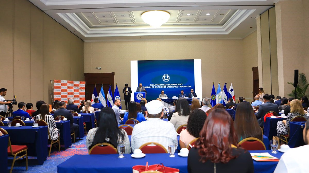 PARLACEN's tweet photo. Situación actual de migración regional analizada en Foro sobre Protección de Derechos y Migración Circular realizado en El Salvador por @PARLACEN @UNICEF y @ayudaenaccion lo cual para Presidente HD Amado Cerrud implica consolidar gestión social, económica y política regional https://t.co/bv51e6XkgA
