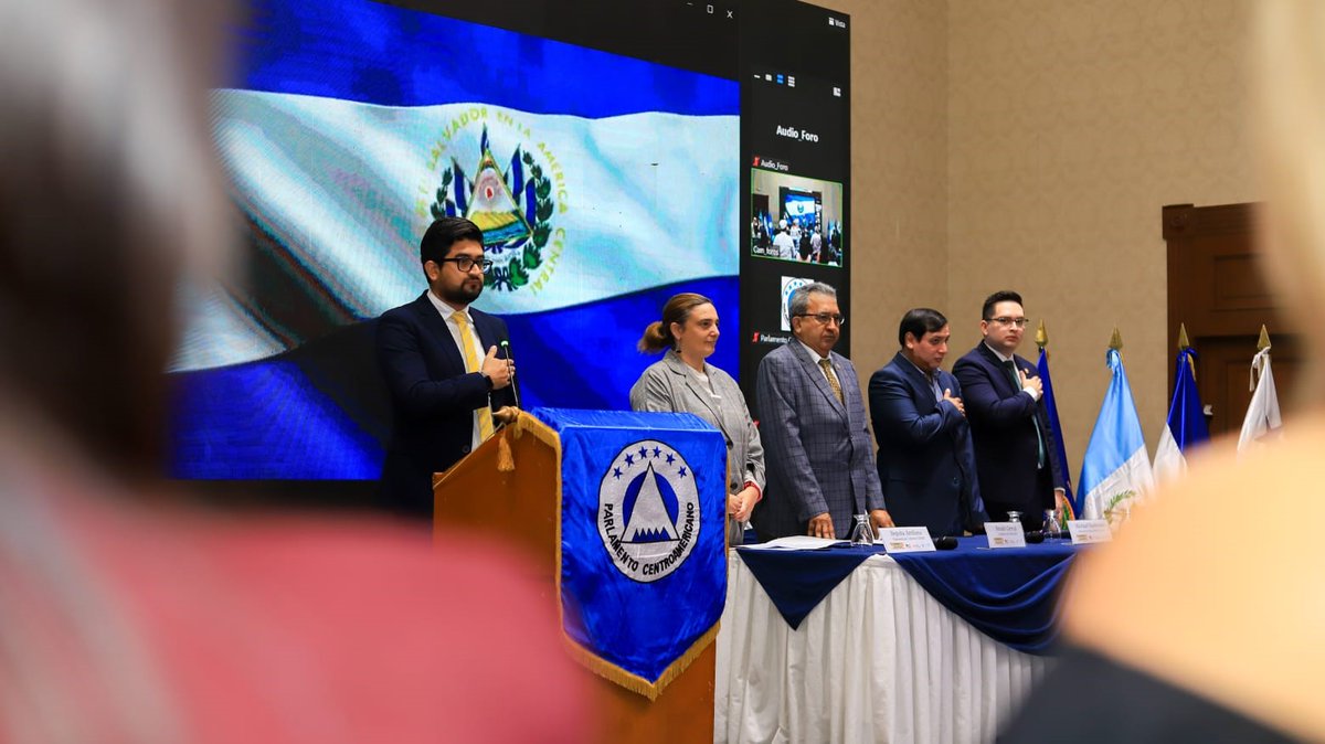 PARLACEN's tweet photo. Situación actual de migración regional analizada en Foro sobre Protección de Derechos y Migración Circular realizado en El Salvador por @PARLACEN @UNICEF y @ayudaenaccion lo cual para Presidente HD Amado Cerrud implica consolidar gestión social, económica y política regional https://t.co/bv51e6XkgA