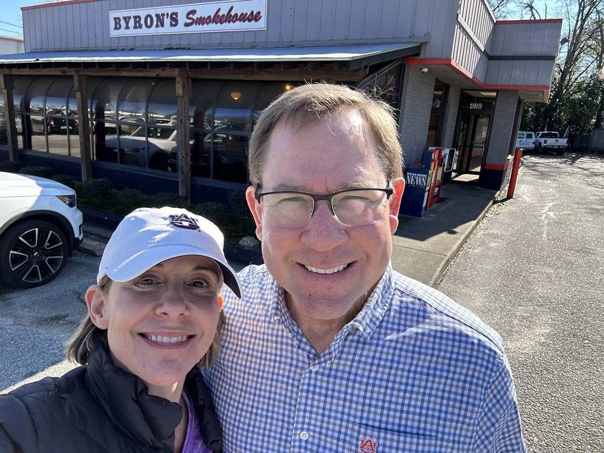 Loved our first trip to <a href="/ByronsBBQ/">Byron's Smokehouse</a>! That cornbread is🔥#WarEagle