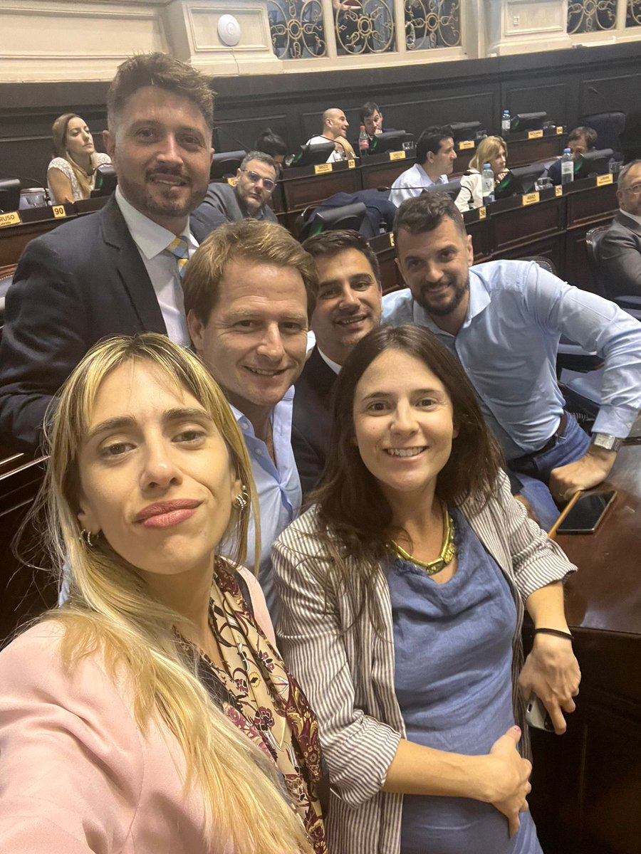 Me da mucha alegría felicitar a mi amigo <a href="/TomasSalomone/">Tomás Salomone</a> quien ayer asumió como diputado.
¡Felicitaciones Tomi!