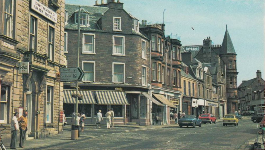 Mémoire2Ville on Twitter "UK Crieff High Street 1979 RETRO Cars
