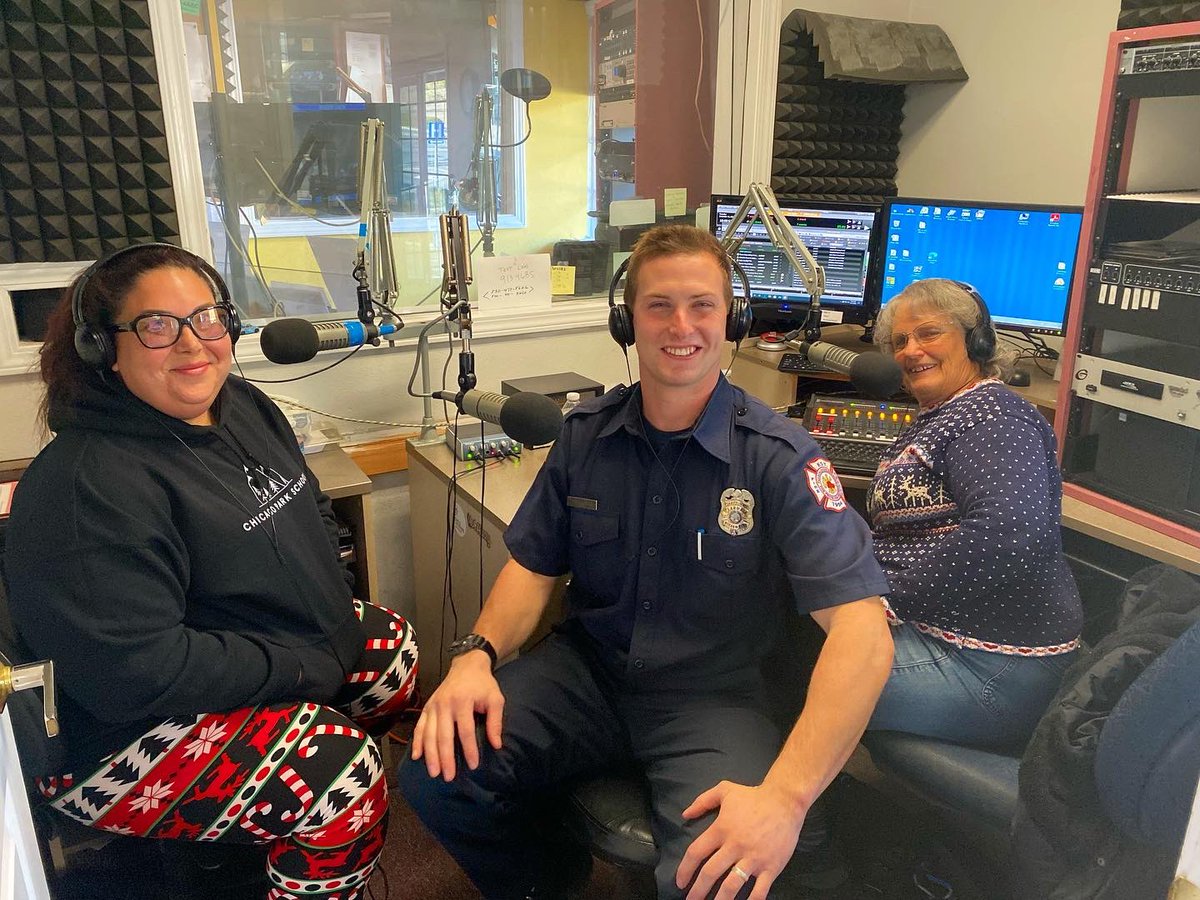 pio_ramey's tweet photo. Yesterday we talked #Resolve2Run at #KNCO Radio, be sure to not miss the 5K-10K Run/Walk on January 1st 2023 New Year’s Day! The race begins at #ChicagoParkSchool and officially starts at 10:00 AM. To sign up go to https://t.co/nOQpgsaMHW or show up… https://t.co/tq01yTMMGQ https://t.co/DbJqPdCTdk