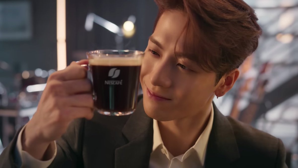 GOT7INC_2's tweet photo. @JAV @teamwangofcl @GOT7 @beatsbydre @JacksonWang852 @JacksonWGlobal @SNICKERS @lorealmenexpert @ArmaniBeauty @Cartier This season calls for a hot Nescafe Gold Crema 💚
📹Nescafe Thailand 22.dec.16 (youtube) https://t.co/5q8jxjk0wI
(also! look at Jackson Wang and his keyboard!)

#JacksonWang #MAGICMAN #TEAMWANG 
@GOT7 @JacksonWang852 @teamwangofcl

🥨 https://t.co/0OlNGrHYEE