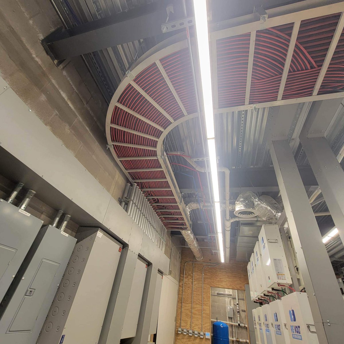 IronEdison's tweet photo. Iron Edison has had the pleasure of working on some truly awesome projects over the years but this massive, off-grid residence in the heart of America just might take the cake!! #IronEdison #offgrid #offgridliving #solar #solarbatteries #solarbatteryproject #customerspotlight https://t.co/kpBE5gF4q2