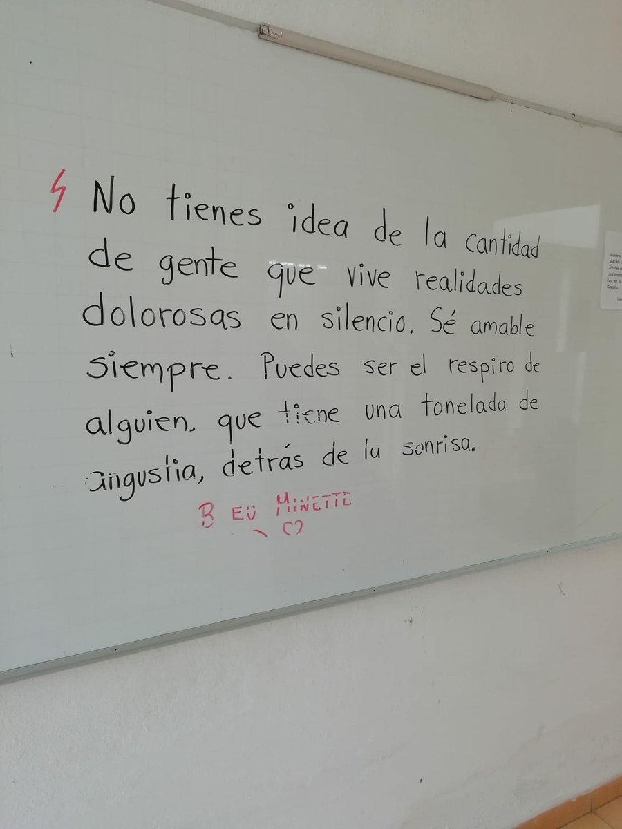 PsicoEmocional's tweet photo. OFRECE TU LUZ 
 #autoestima #bienestar #saludmental #psicologia #emociones #CiaraMolina #amorpropio https://t.co/i0GjLzNIp5